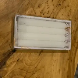 شموع بيضاء